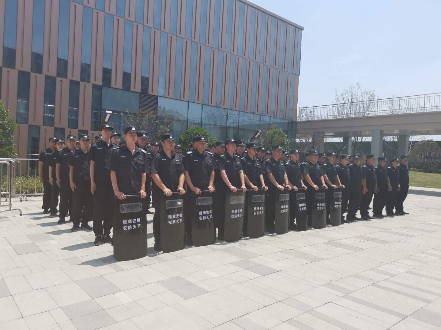 獵鷹保安祝隨州城市空間開(kāi)盤(pán)大吉！