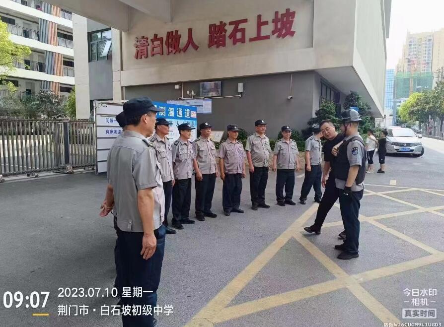 獵鷹防暴演練進(jìn)校園，筑起安全線